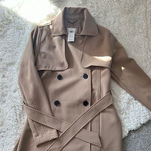 Abercrombie & Fitch sought after trench!